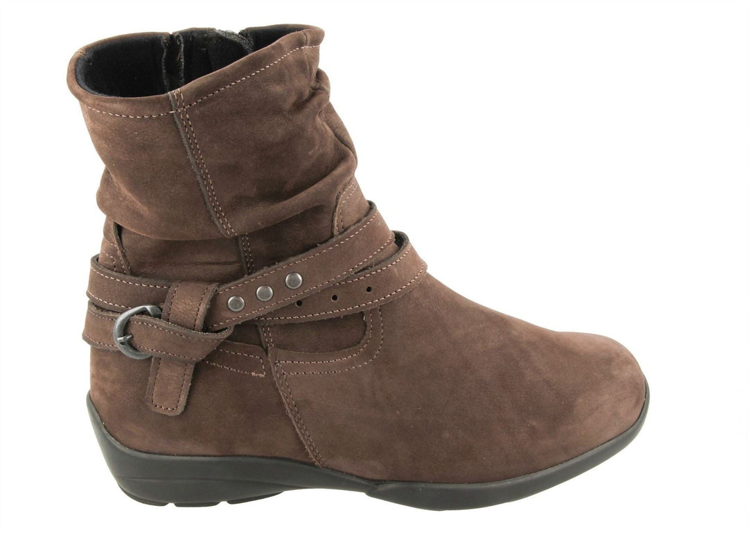 Botas DB Winifred de ajuste ancho para mujer